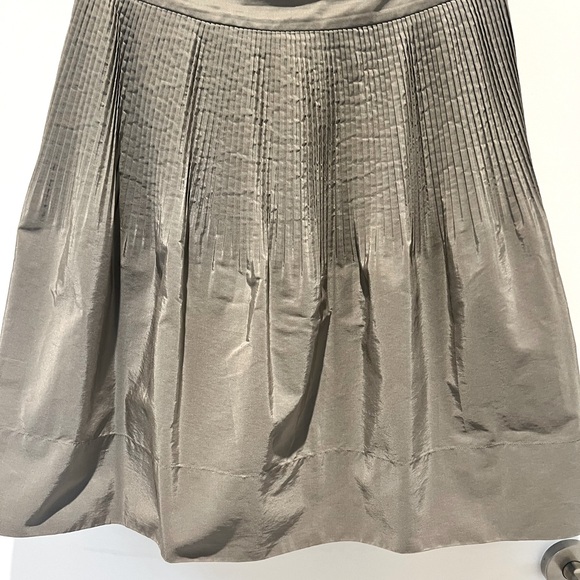 🖤 Beautiful & elegant full skirt in pewter grey. Knee length $ with lining. - Picture 6 of 7